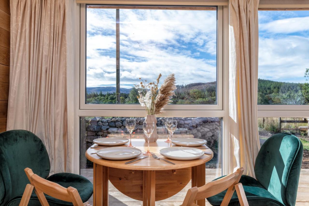 Alba - Charming Boutique Forest View Cabin With Hot Tub In Ballater Extérieur photo